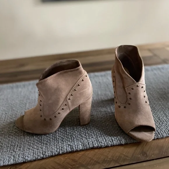 Vince Camuto Suede Booties- never worn! - Picture 5 of 6